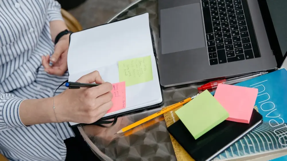 Como os Estudantes Portugueses podem Reescrever e Resumir notas facilmente